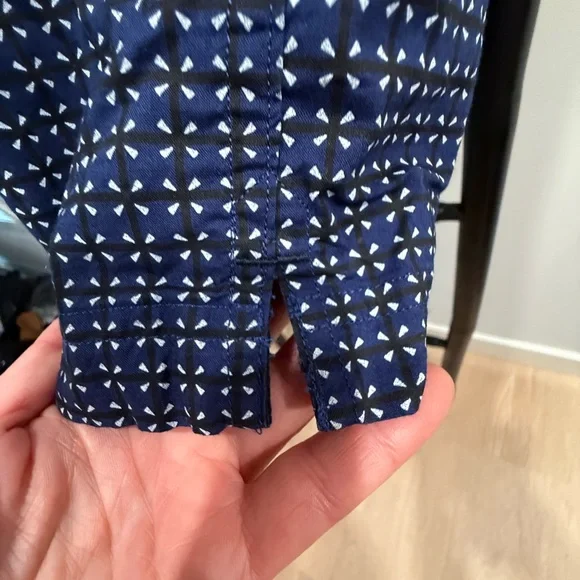 Banana Republic Navy and White Patterned Men's Shirt - Picture 6 of 8